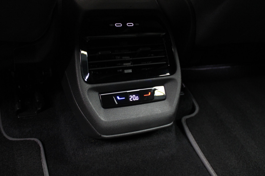Volkswagen ID.4 Navi ACC Camera Warmtepomp PDC Stuurverwarm. Carplay 19" LM velgen Climate voor & achter Interieur voorverwarming & koeling