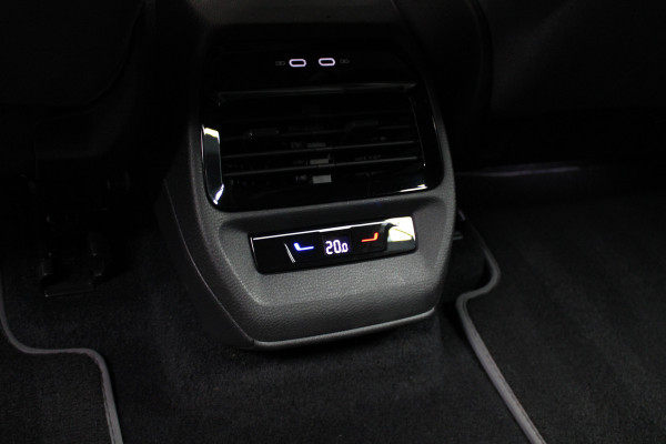 Volkswagen ID.4 Navi ACC Camera Warmtepomp PDC Stuurverwarm. Carplay 19" LM velgen Climate voor & achter Interieur voorverwarming & koeling