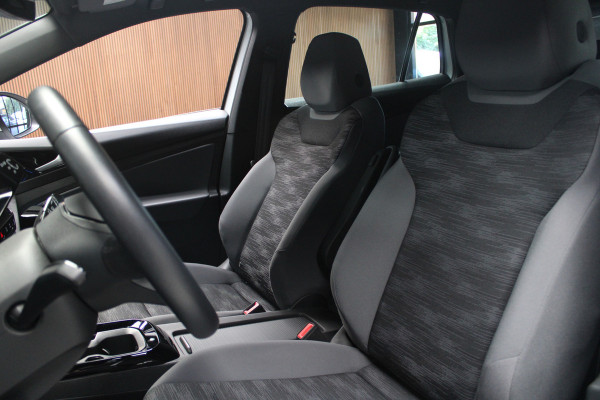 Volkswagen ID.4 Navi ACC Camera Warmtepomp PDC Stuurverwarm. Carplay 19" LM velgen Climate voor & achter Interieur voorverwarming & koeling