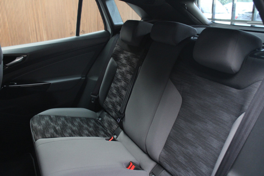 Volkswagen ID.4 Navi ACC Camera Warmtepomp PDC Stuurverwarm. Carplay 19" LM velgen Climate voor & achter Interieur voorverwarming & koeling