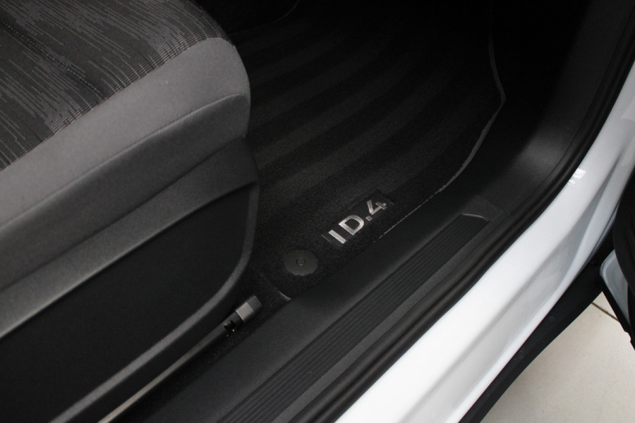 Volkswagen ID.4 Navi ACC Camera Warmtepomp PDC Stuurverwarm. Carplay 19" LM velgen Climate voor & achter Interieur voorverwarming & koeling