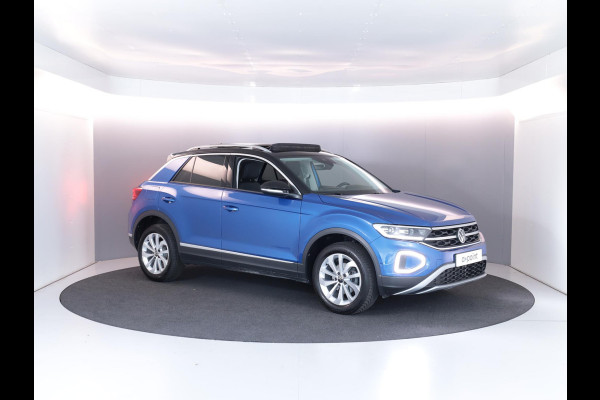 Volkswagen T-Roc 1.5 TSI Style 150 PK DSG | Verlengde garantie | Panorama dak | Keyless entry | Parkeer camera | El. achterklep |
