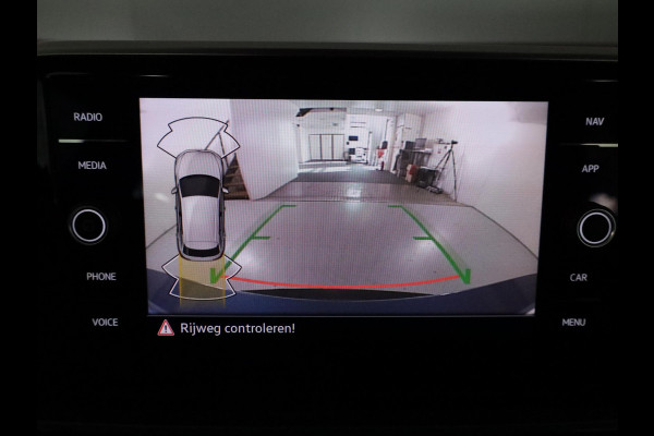 Volkswagen T-Roc 1.5 TSI Style 150 PK DSG | Verlengde garantie | Panorama dak | Keyless entry | Parkeer camera | El. achterklep |