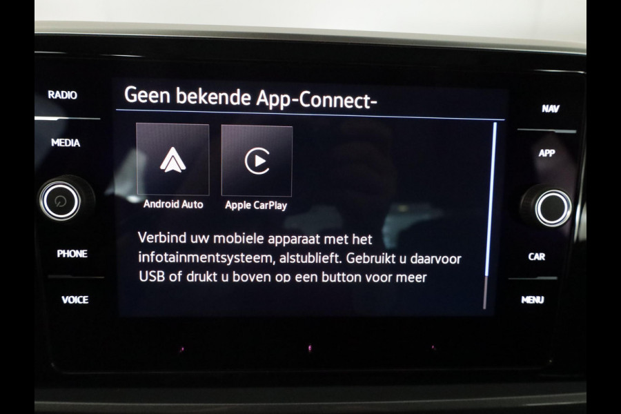 Volkswagen T-Roc 1.5 TSI Style 150 PK DSG | Verlengde garantie | Panorama dak | Keyless entry | Parkeer camera | El. achterklep |