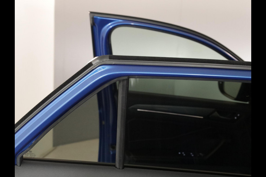 Volkswagen T-Roc 1.5 TSI Style 150 PK DSG | Verlengde garantie | Panorama dak | Keyless entry | Parkeer camera | El. achterklep |