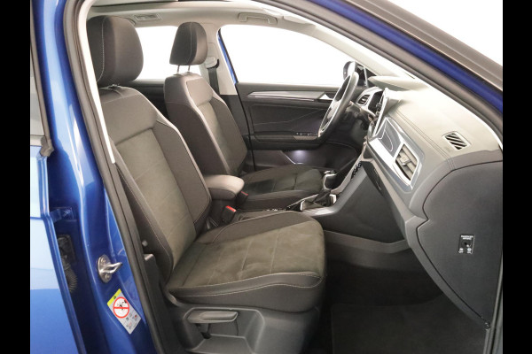 Volkswagen T-Roc 1.5 TSI Style 150 PK DSG | Verlengde garantie | Panorama dak | Keyless entry | Parkeer camera | El. achterklep |