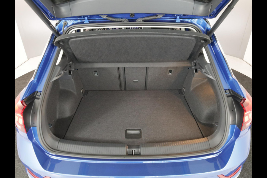 Volkswagen T-Roc 1.5 TSI Style 150 PK DSG | Verlengde garantie | Panorama dak | Keyless entry | Parkeer camera | El. achterklep |