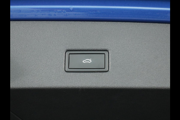 Volkswagen T-Roc 1.5 TSI Style 150 PK DSG | Verlengde garantie | Panorama dak | Keyless entry | Parkeer camera | El. achterklep |