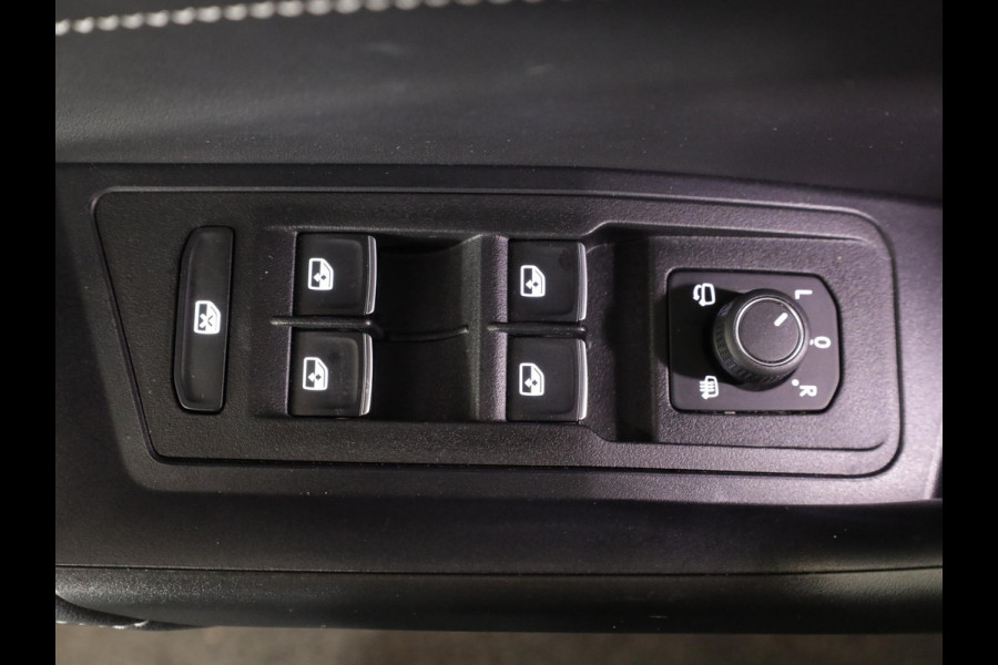 Volkswagen T-Roc 1.5 TSI Style 150 PK DSG | Verlengde garantie | Panorama dak | Keyless entry | Parkeer camera | El. achterklep |