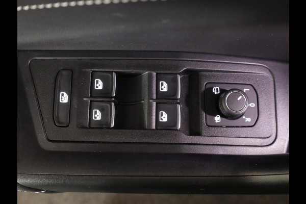 Volkswagen T-Roc 1.5 TSI Style 150 PK DSG | Verlengde garantie | Panorama dak | Keyless entry | Parkeer camera | El. achterklep |