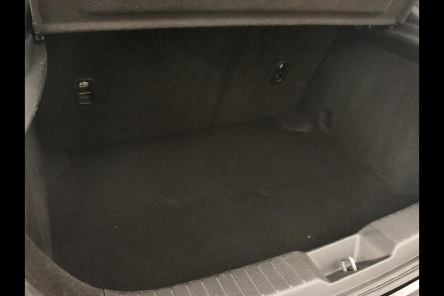 Mazda 3 2.0 e-SkyActiv-G Sportive | Head-Up | Stoel & stuurverwarming | Adaptive cruise | Carplay | Camera | Keyless | Climate control
