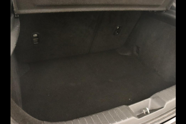 Mazda 3 2.0 e-SkyActiv-G Sportive | Head-Up | Stoel & stuurverwarming | Adaptive cruise | Carplay | Camera | Keyless | Climate control