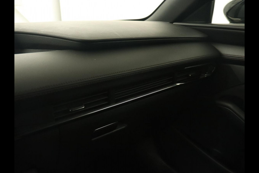 Mazda 3 2.0 e-SkyActiv-G Sportive | Head-Up | Stoel & stuurverwarming | Adaptive cruise | Carplay | Camera | Keyless | Climate control