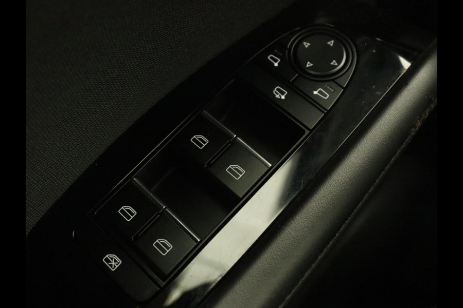 Mazda 3 2.0 e-SkyActiv-G Sportive | Head-Up | Stoel & stuurverwarming | Adaptive cruise | Carplay | Camera | Keyless | Climate control