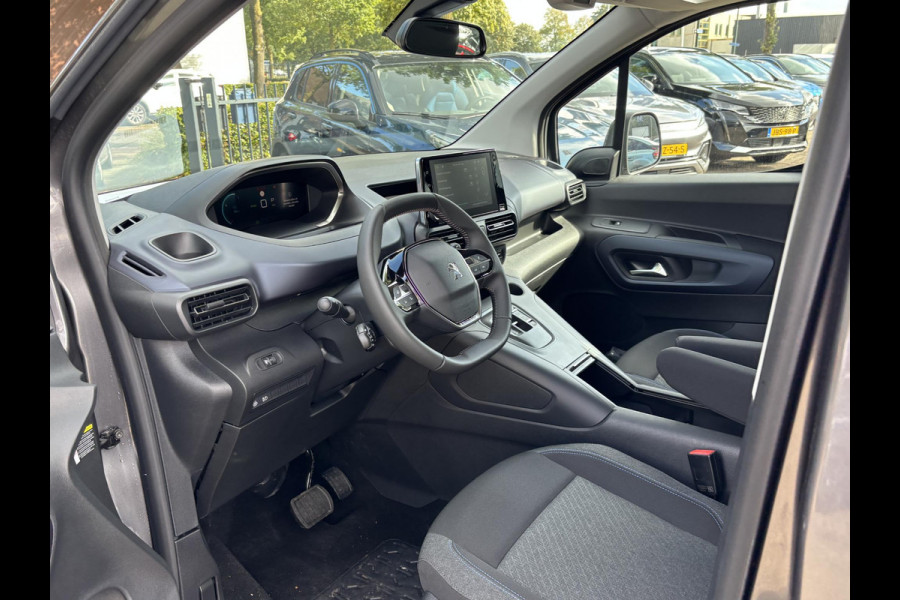 Peugeot Rifter Allure 50kWh VAN: 44.000,- EURO NAAR: 29.877,- UW HERFSTVOORDEEL: 15.023,- EURO | BETREFT NIEUWE AUTO! | RIJKLAAR INCL. RESTERENDE FABR. GARANTIE T/M 04-2027 | ACCU T/M 04-2033