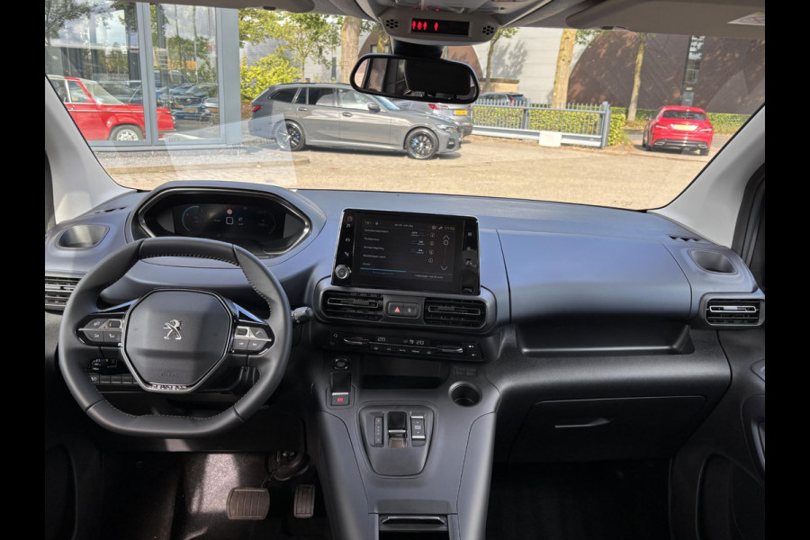 Peugeot Rifter Allure 50kWh VAN: 44.000,- EURO NAAR: 29.877,- UW HERFSTVOORDEEL: 15.023,- EURO | BETREFT NIEUWE AUTO! | RIJKLAAR INCL. RESTERENDE FABR. GARANTIE T/M 04-2027 | ACCU T/M 04-2033
