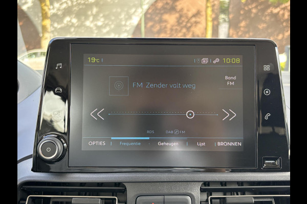 Peugeot Rifter Allure 50kWh VAN: 44.000,- EURO NAAR: 29.877,- UW HERFSTVOORDEEL: 15.023,- EURO | BETREFT NIEUWE AUTO! | RIJKLAAR INCL. RESTERENDE FABR. GARANTIE T/M 04-2027 | ACCU T/M 04-2033