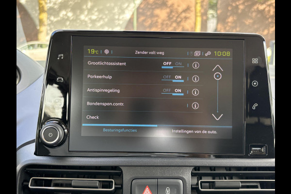 Peugeot Rifter Allure 50kWh VAN: 44.000,- EURO NAAR: 29.877,- UW HERFSTVOORDEEL: 15.023,- EURO | BETREFT NIEUWE AUTO! | RIJKLAAR INCL. RESTERENDE FABR. GARANTIE T/M 04-2027 | ACCU T/M 04-2033