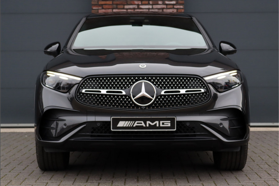 Mercedes-Benz GLC Coupé 400e 4MATIC Premium AMG Line | Distronic+ | Burmester | Memory | Trekhaak | Panoramadak | Surround Camera | Keyless Go | Digital Light | Stuurwiel Verwarmd | Rijassistentiepakket+ | Luchtreinigingspakket |