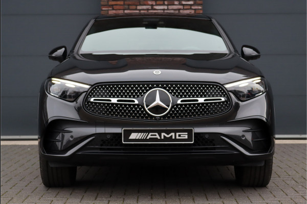 Mercedes-Benz GLC Coupé 400e 4MATIC Premium AMG Line | Distronic+ | Burmester | Memory | Trekhaak | Panoramadak | Surround Camera | Keyless Go | Digital Light | Stuurwiel Verwarmd | Rijassistentiepakket+ | Luchtreinigingspakket |