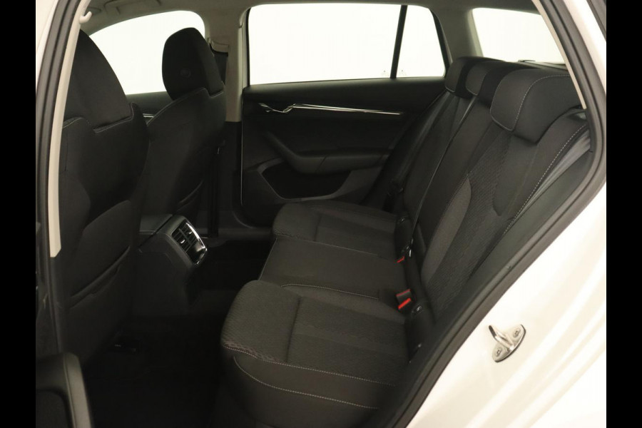 Škoda Octavia 1.4 TSI iV PHEV Business Edition | Stoelverwarming | Carplay | Full LED | Keyless | Sfeerverlichting | Digital Cockpit | Climate control | Cruise control | Parkeerhulp | Plug In