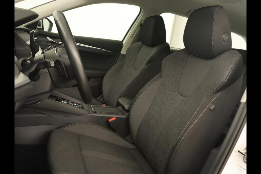 Škoda Octavia 1.4 TSI iV PHEV Business Edition | Stoelverwarming | Carplay | Full LED | Keyless | Sfeerverlichting | Digital Cockpit | Climate control | Cruise control | Parkeerhulp | Plug In