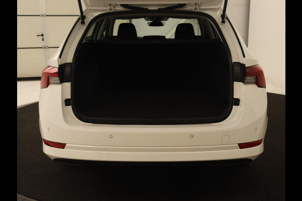 Škoda Octavia 1.4 TSI iV PHEV Business Edition | Stoelverwarming | Carplay | Full LED | Keyless | Sfeerverlichting | Digital Cockpit | Climate control | Cruise control | Parkeerhulp | Plug In