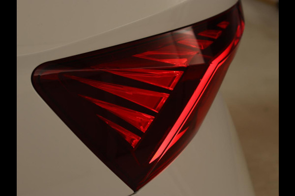 Škoda Octavia 1.4 TSI iV PHEV Business Edition | Stoelverwarming | Carplay | Full LED | Keyless | Sfeerverlichting | Digital Cockpit | Climate control | Cruise control | Parkeerhulp | Plug In