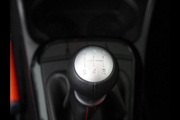 Kia Picanto 1.0 DPi GT-Line - Cruise Control - Leder - Navigatie - Climate Control - Apple/Android Carplay - Fabrieksgarantie Tot 2031