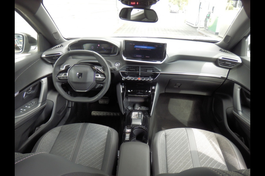 Peugeot 2008 1.2 130PK Automaat | Navigatie | Apple Carpl. Andr. Auto Peugeot 2008 1.2 130PK Automaat | Navigatie | Apple Carpl. Andr. Auto