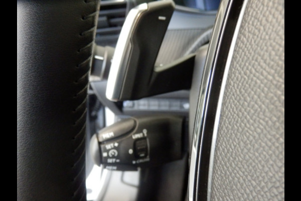 Peugeot 2008 1.2 130PK Automaat | Navigatie | Apple Carpl. Andr. Auto Peugeot 2008 1.2 130PK Automaat | Navigatie | Apple Carpl. Andr. Auto
