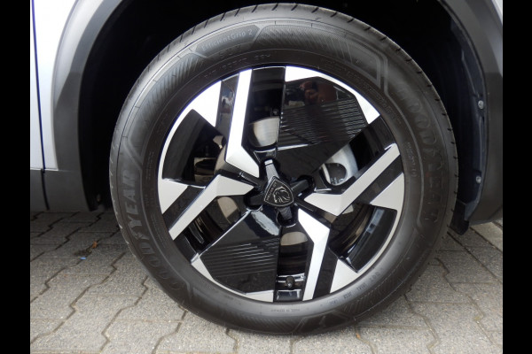 Peugeot 2008 1.2 130PK Automaat | Navigatie | Apple Carpl. Andr. Auto Peugeot 2008 1.2 130PK Automaat | Navigatie | Apple Carpl. Andr. Auto