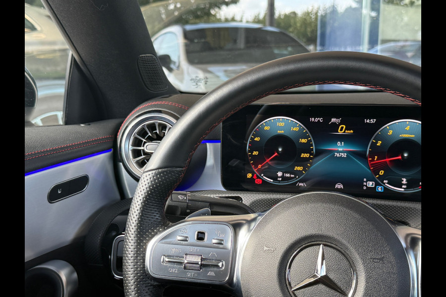 Mercedes-Benz CLA-Klasse 200 163pk AMG Line Pano|Sfeer|Panamerica Dealer Onderhouden