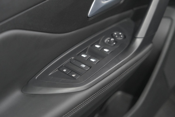 Peugeot 408 1.2 Hybrid 136 e-DSC6 Allure | 360 Camera | Navigatie | Parkeersensoren | Apple Carplay