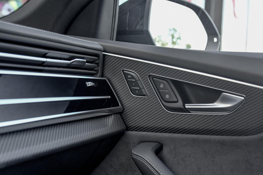 Audi Q8 60 TFSI e quattro Pro Line S Competition. RS Zetels, Massage, Carbon, 4W sturing, Softcl, Pano, Koeling, HUD, B&O, Trekh!