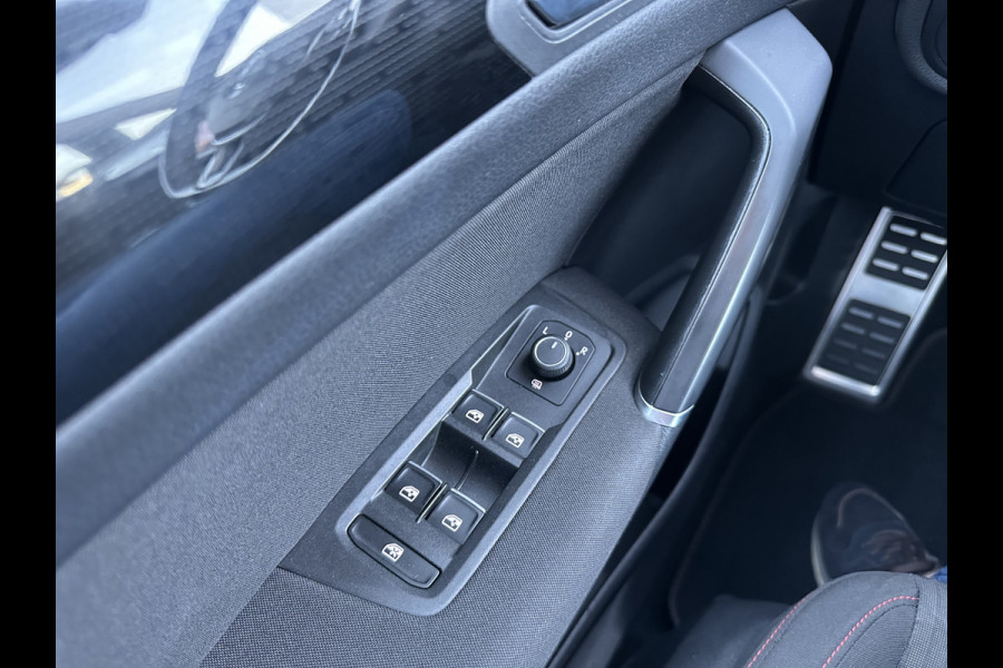 Volkswagen Touran 7p 1.4 TSI 150pk DSG Highline | Pano dak | Trekhaak