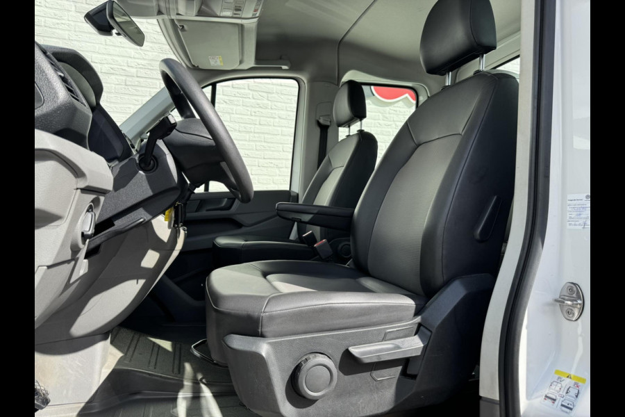 Volkswagen Crafter 35 2.0 TDI L4 DC Trendline Cruise control Automatisch airco Navigatie Apple Carplay / Android Auto