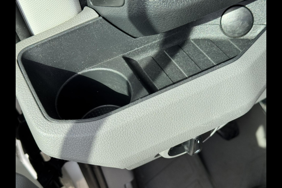 Volkswagen Crafter 35 2.0 TDI L4 DC Trendline Cruise control Automatisch airco Navigatie Apple Carplay / Android Auto