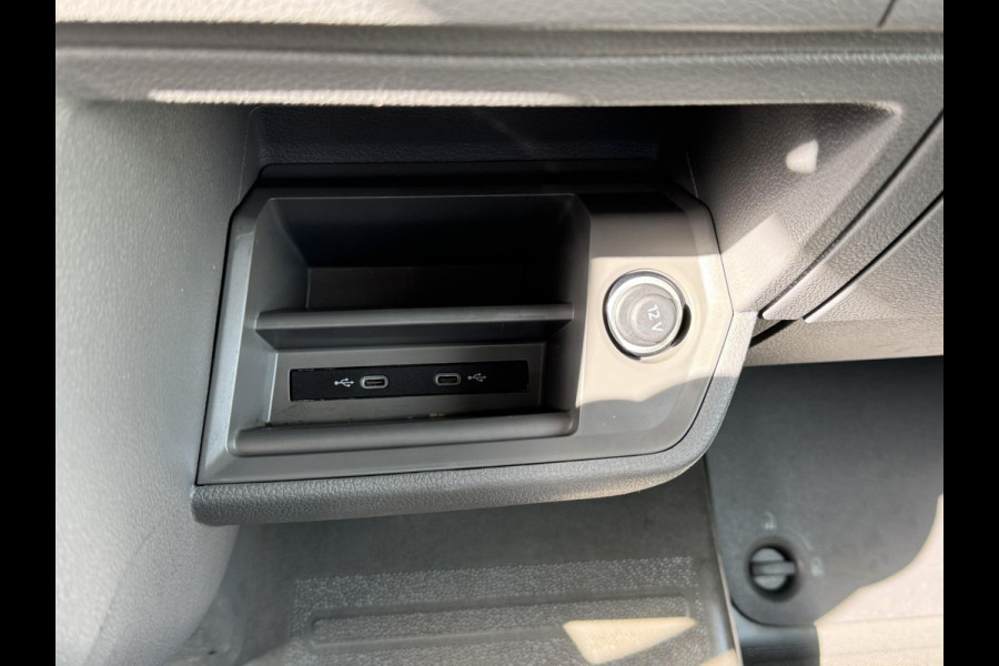 Volkswagen Crafter 35 2.0 TDI L4 DC Trendline Cruise control Automatisch airco Navigatie Apple Carplay / Android Auto