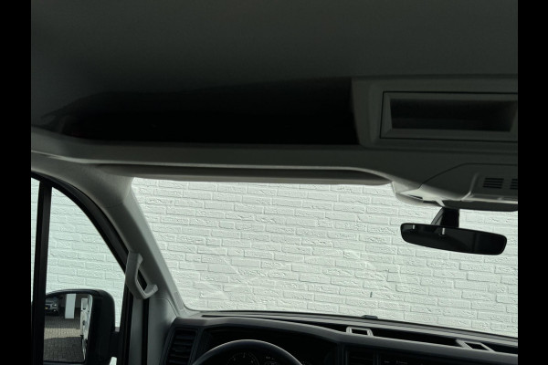 Volkswagen Crafter 35 2.0 TDI L4 DC Trendline Cruise control Automatisch airco Navigatie Apple Carplay / Android Auto