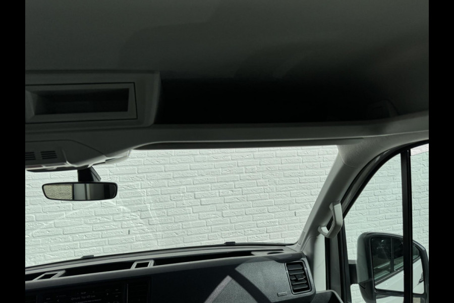 Volkswagen Crafter 35 2.0 TDI L4 DC Trendline Cruise control Automatisch airco Navigatie Apple Carplay / Android Auto