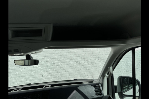 Volkswagen Crafter 35 2.0 TDI L4 DC Trendline Cruise control Automatisch airco Navigatie Apple Carplay / Android Auto