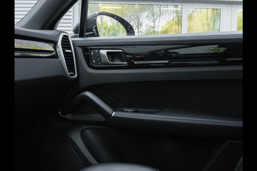 Porsche Cayenne Coupé 3.0 E-Hybrid - Pano - Sport Chrono - Trekhaak - Luchtvering - Achterasbesturing