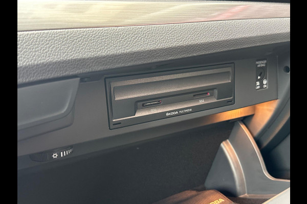 Škoda Superb Combi 2.0 TSI DSG 140Kw Navi Carplay Memory Škoda Superb Combi 2.0 TSI DSG 140Kw Navi Carplay Memory