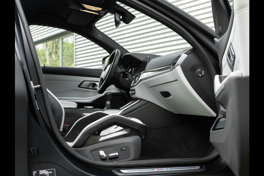 BMW 3 Serie M3 - Manual - Individual "Frozen Black" - Carbon Brakes - Bucket Seats BMW 3 Serie M3 - Manual - Individual "Frozen Black" - Carbon Brakes - Bucket Seats