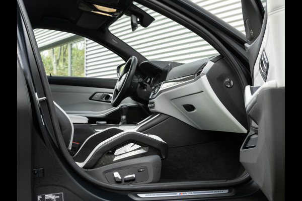 BMW 3 Serie M3 - Manual - Individual "Frozen Black" - Carbon Brakes - Bucket Seats BMW 3 Serie M3 - Manual - Individual "Frozen Black" - Carbon Brakes - Bucket Seats