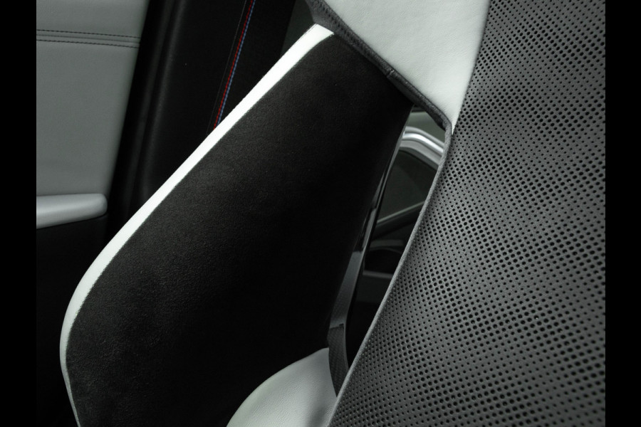 BMW 3 Serie M3 - Manual - Individual "Frozen Black" - Carbon Brakes - Bucket Seats BMW 3 Serie M3 - Manual - Individual "Frozen Black" - Carbon Brakes - Bucket Seats