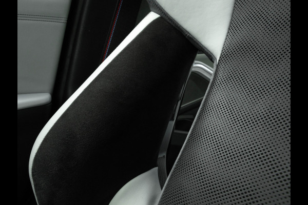 BMW 3 Serie M3 - Manual - Individual "Frozen Black" - Carbon Brakes - Bucket Seats BMW 3 Serie M3 - Manual - Individual "Frozen Black" - Carbon Brakes - Bucket Seats