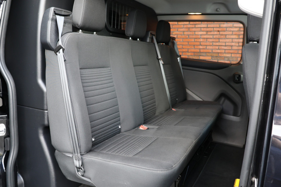 Ford Transit Custom 300 2.0 TDCI L2H1 170 PK Limited DC | CarPlay | Camera | Navigatie | L+R Schuifdeur | BLIS | Stoelverwarming | Trekhaak | DAB | PDC V+A | MF Stuur | Dubbel Cabine | 5-Zitter | Nieuwe APK | Dealer onderhouden