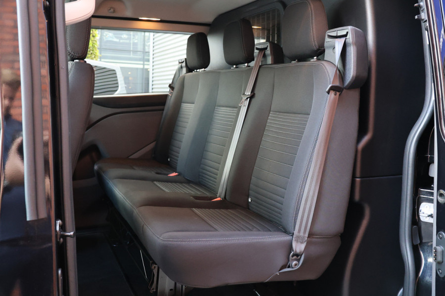 Ford Transit Custom 300 2.0 TDCI L2H1 170 PK Limited DC | CarPlay | Camera | Navigatie | L+R Schuifdeur | BLIS | Stoelverwarming | Trekhaak | DAB | PDC V+A | MF Stuur | Dubbel Cabine | 5-Zitter | Nieuwe APK | Dealer onderhouden